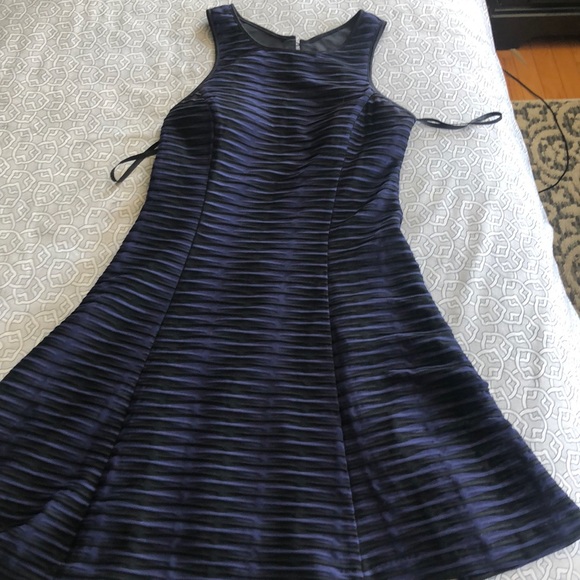 Guess skater dress - Picture 1 of 6